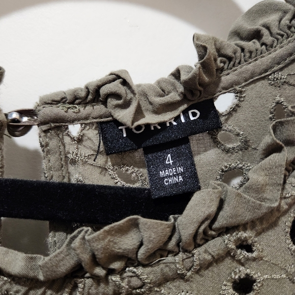 Green Blouse - Picture 6 of 8